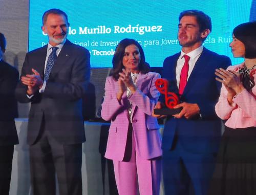 Gonzalo Murillo posa junto a SS. MM. los Reyes y Diana Morant