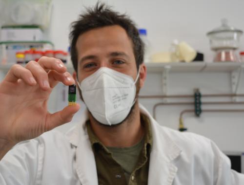 Albert Alcacer holding the ISFET sensor