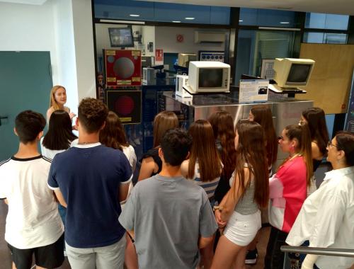 Visita guiada en el Museo de Microelectrónica con Gemma Rius como guía