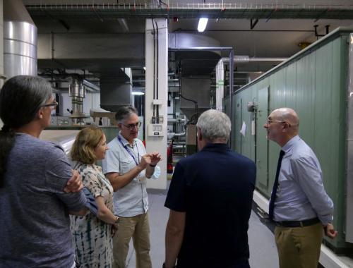 Visita de presidenta Eloísa del Pino a instalaciones de Sala Blanca junto a David Quirion, Luis Fonseca, Carlos Closa y Luis Calvo