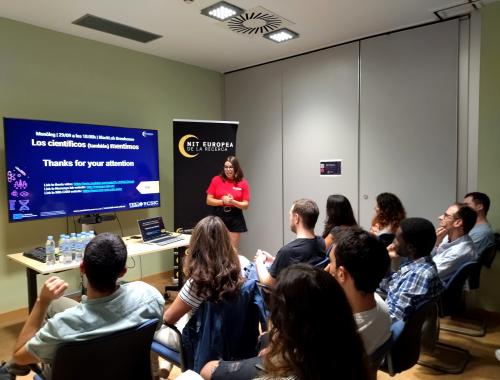 Charla de Laura Lefaix en el Science Slam