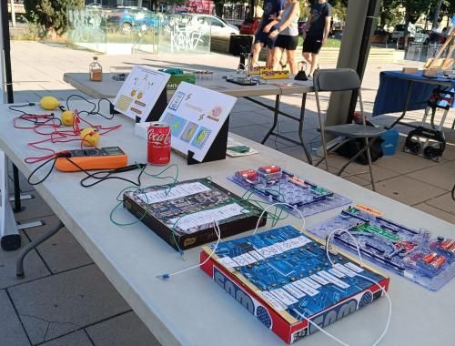 Muntatge del taller a Plaça Salvador Espriu de Girona