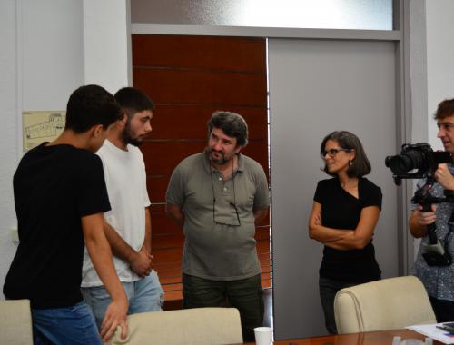 Alumnos de Manresa son bienvenidos por los vicedirectores Xavier Jordà y Mar Álvarez
