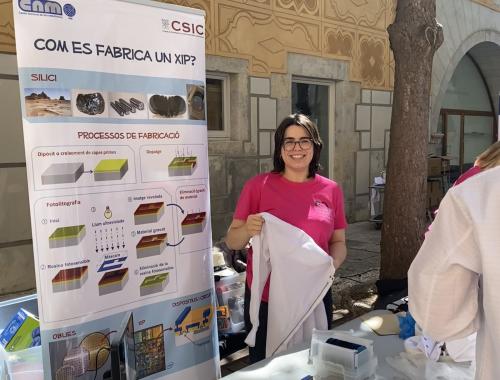 Laura Lefaix al taller "Recarrega't!" a la fira Ciència en equip de Girona