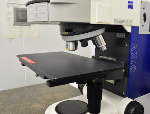 Plano detalle del microscopio del área de nanolitografia