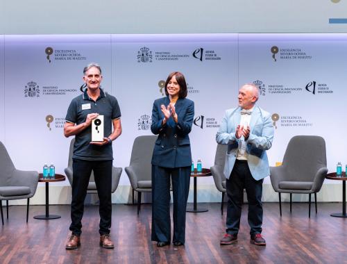 Luis Fonseca, director; Diana Morant, ministra; y Juan Cruz Cigudosa, secretario de Estado de Ciencia; en la entrega de la Acreditación María de Maeztu
