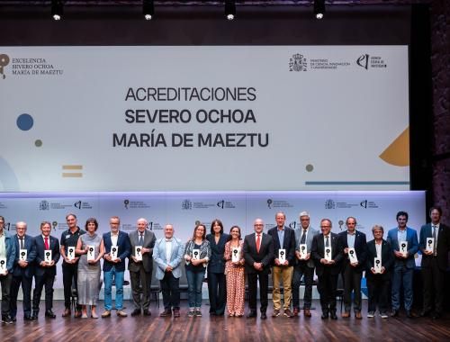 Foto de grupo con directores de los centros acreditados de excelencia María de Maeztu y Severo Ochoa junto a la ministra Diana Morant