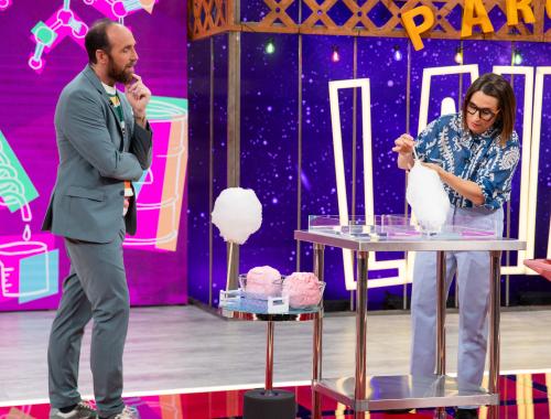 La investigadora y divulgadora Eli Prats en el programa Orbita Laika junto al presentador Eduardo Sáenz de Cabezón. RTVE