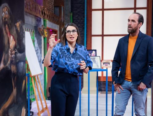 La investigadora y divulgadora Eli Prats en el programa Orbita Laika junto al presentador Eduardo Sáenz de Cabezón. RTVE