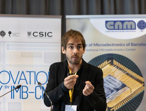 Gonzalo Murillo del IMB-CNM realizando su charla en el Innovation Day