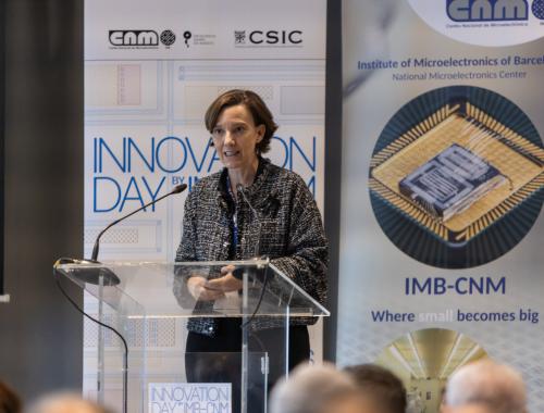 Ana castro dando la bienvenida institucional del Innovation Day
