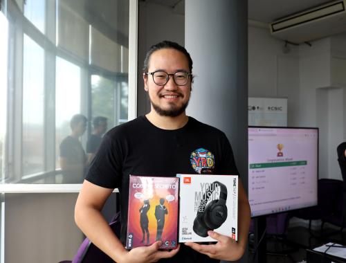 Haowen Hu with the prizes for best Oral Presentations and Best Communicator at the Young Researchers Day 2025