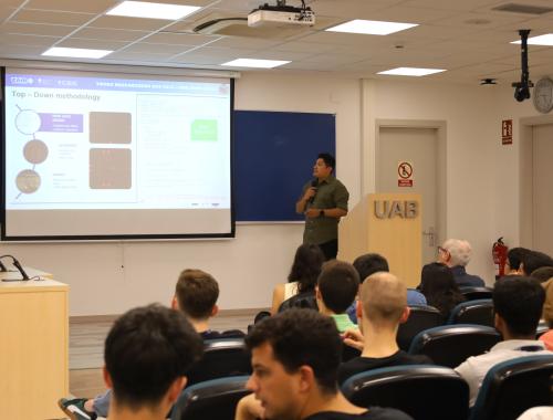 Juan Campoverde presenting at the IMB-CNM Young Researchers Day 2025