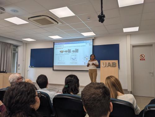Cristina Vaca presenting at the IMB-CNM Young Researchers Day 2025
