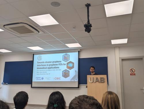 Sergi Valero presenting at the IMB-CNM Young Researchers Day 2025