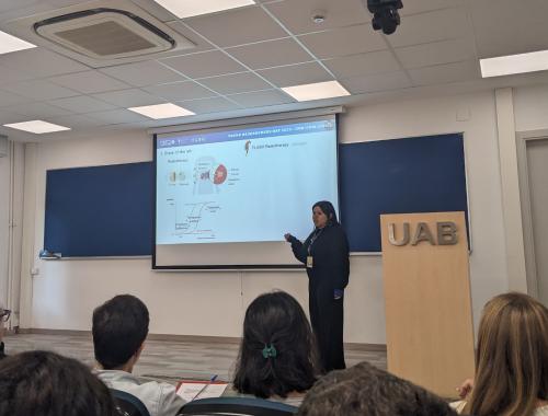 Ángela Henao presenting at the IMB-CNM Young Researchers Day 2025