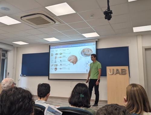 Carlos Alvarez presenting at the IMB-CNM Young Researchers Day 2025