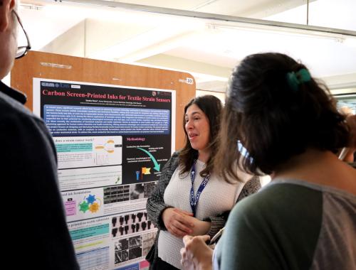 Sandra Pérez presenting her poster at the poster' session in UAB for the YRD2025
