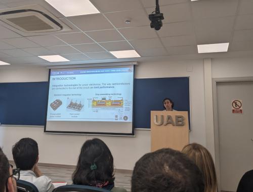 Mariana Raya presenting at the IMB-CNM Young Researchers Day 2025