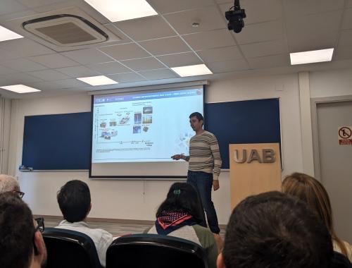 Conrad Ferrer presenting at the IMB-CNM Young Researchers Day 2025