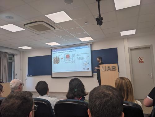 Ferran Bonet presenting at the IMB-CNM Young Researchers Day 2025