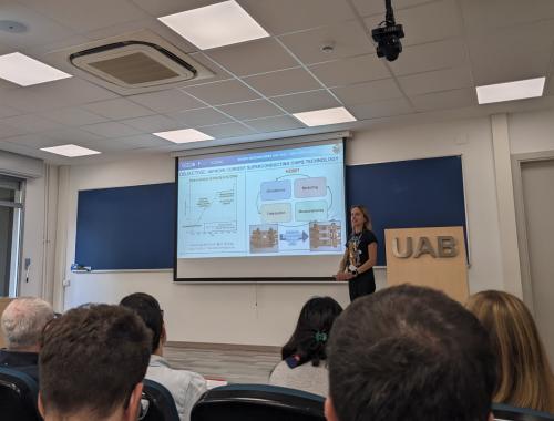 Maria Benito presenting at the IMB-CNM Young Researchers Day 2025