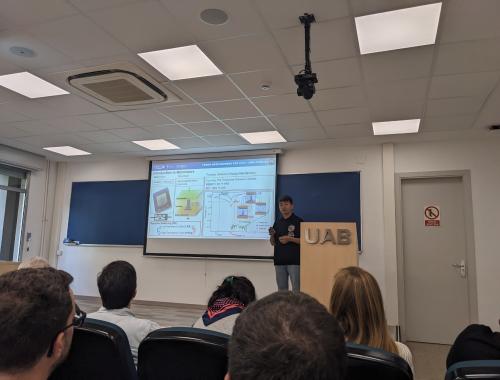 Zhenhua Su presenting at the IMB-CNM Young Researchers Day 2025