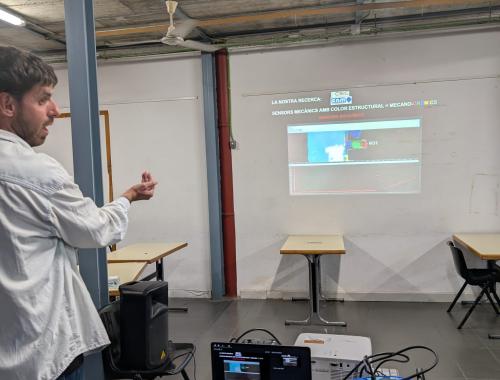 Ferran Pujol giving a talk at the Pint of Science