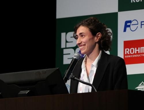 Mariana Raya at her oral presentation during the Power Congress ISPSD 2025