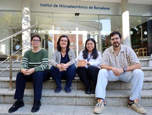 El equipo del IMB-CNM detrás de los experimentos y la publicación. De izquierda a derecha: Celeste Fleta, Consuelo Guardiola, Ángela Henao e Iván López