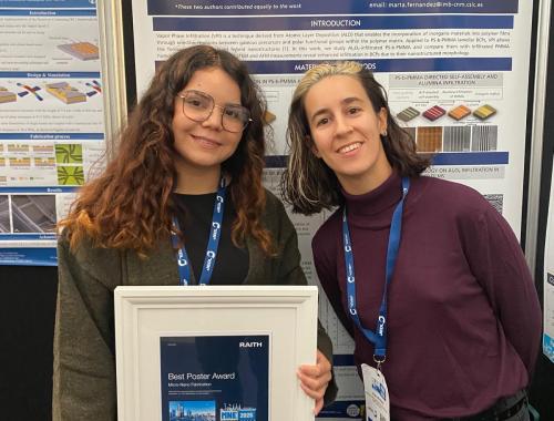 Teresa Elenes Cervantes and Olga Muntada in front of her poster with the prize for Best Poster Award at the MNE 2025