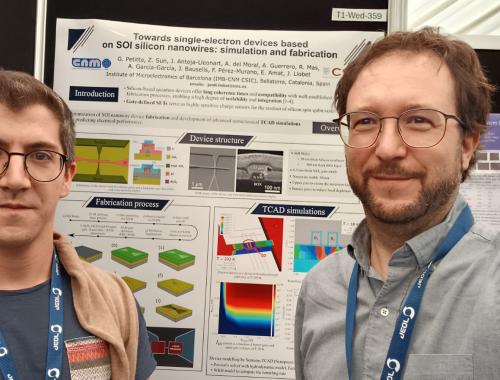 Alberto del Moral and Jordi Llobet in front of their poster at MNE 2025 congress