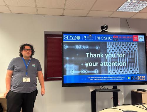 Iker Uranga doing his oral presentation at JPhD 2025