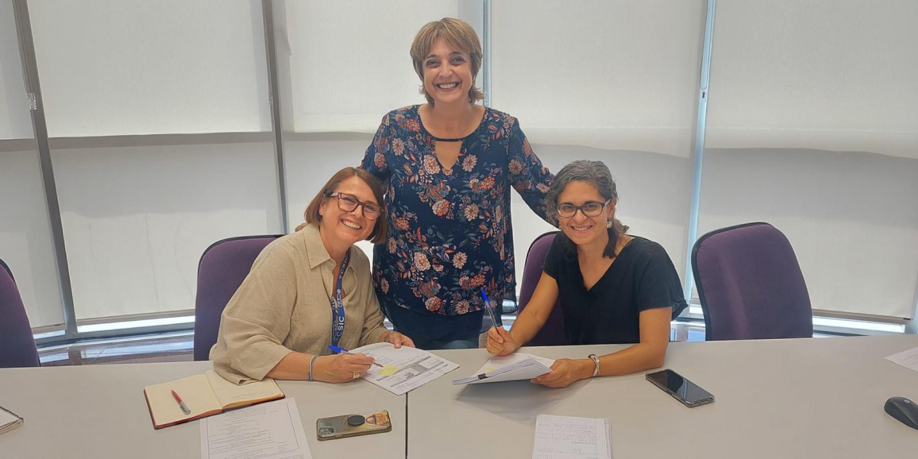 Mari Carmen Porto firma primeros documentos como gerente junto a Quima Gutiérrez, habilitada pagadora, y Mar Álvarez, que firma últimos documentos como gerente en funciones