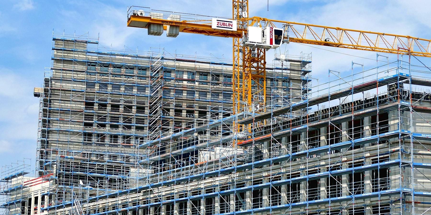 Building construction site with crane. Credit: Pixabay