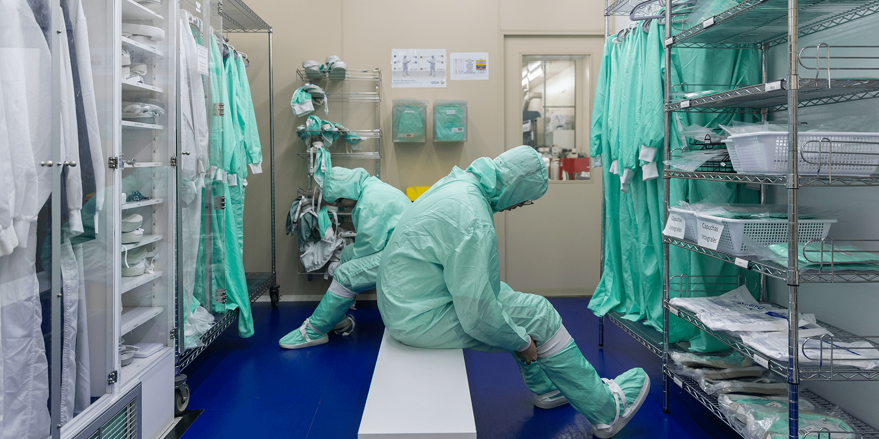 Zona de cambio de la Sala Blanca de Micro y Nanofabricación (SAS)