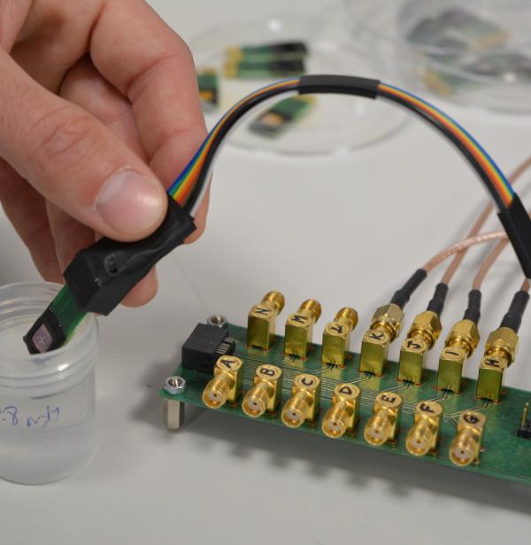 Test with ISFET sensor. | IMB-CNM-CSIC