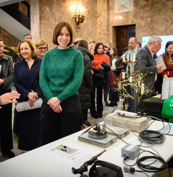 La ministra de Ciencia, Innovación y Universidades y la presidenta del CSIC en la exhibición de prototipos de spin-offs