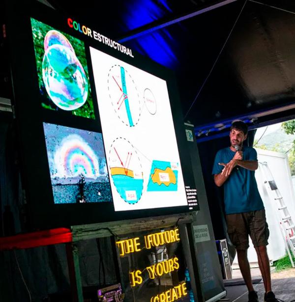 Ferran Pujol doing a talk at Rototom Sunsplash Festival